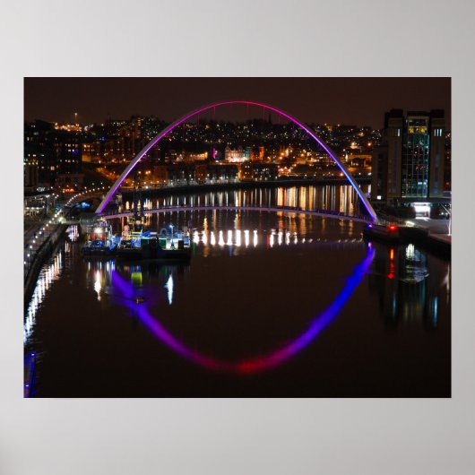 Millenium Bridge 's nachts over de Tyne Poster (Voorkant)