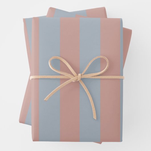 Millennial roze en ijsblauwe kleur blokstrepen inpakpapier vel (In situ)