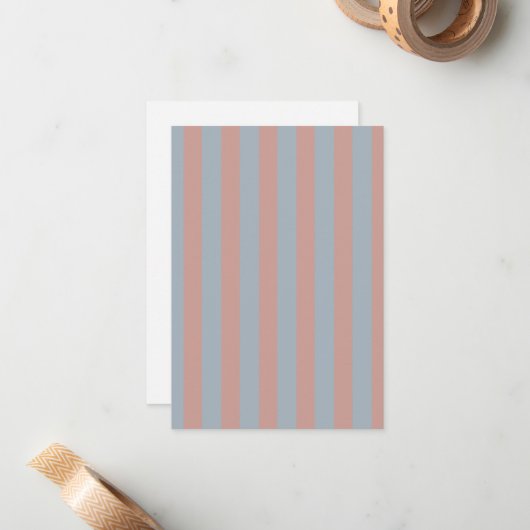 Millennial roze en ijsblauwe kleur blokstrepen notitiekaartje (Voorkant / Achterkant in situ)