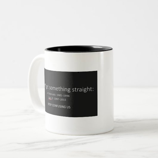 Millennials vs. Gen Z Tweekleurige Koffiemok (Voorkant links)