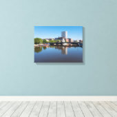 Milwaukee rivierfront en State Street-brug Canvas Afdruk (Insitu (Houten vloer))