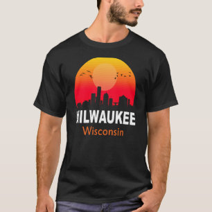 Milwaukee Wisconsin  Sunset Retro City Stat T-shirt