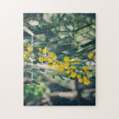 Mimosa-boom met gele bloemen legpuzzel (Verticaal)