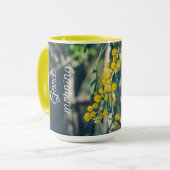 Mimosa-boom met gele bloemen mok (Voorkant links)