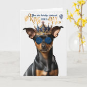 Min Pin Funny Dog King voor Dag Funny Birthday Kaart (Gele Bloem)