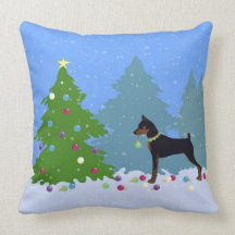 Min Pin in het bos De kerstboom decorteren