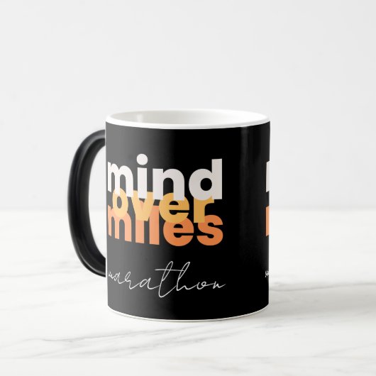 Mind Over Miles Moderne Zwarte Afstand Runner Magische Mok (Voorkant links)