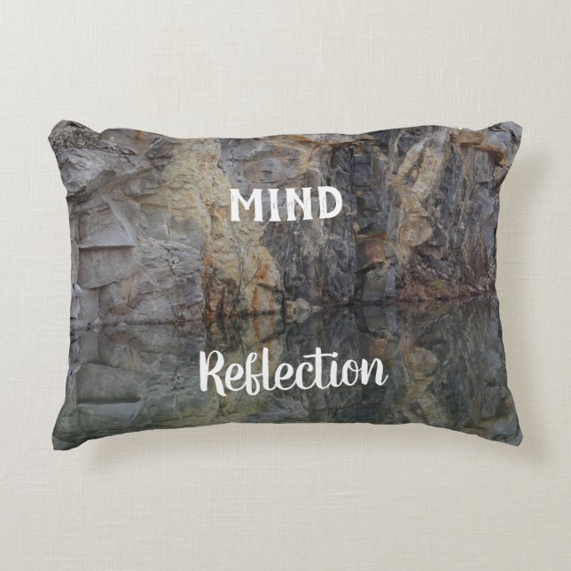Mind Reflection Rock Wall Inspirerend Accent Kussen (Voorkant)
