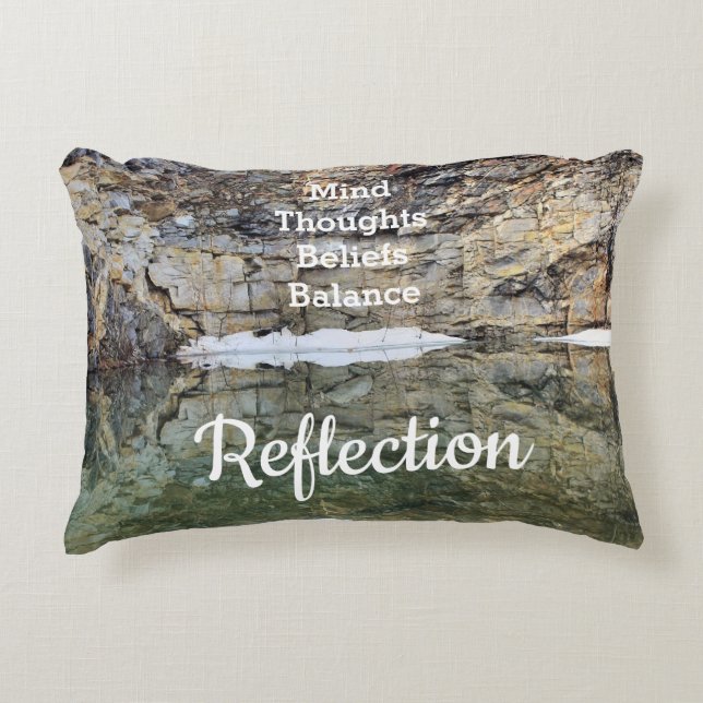 Mind Rock Cliff Wall Reflection Inspirerend Accent Kussen (Voorkant)