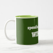 Minder dan verdienen wordt gewonnen tweekleurige koffiemok (Links)