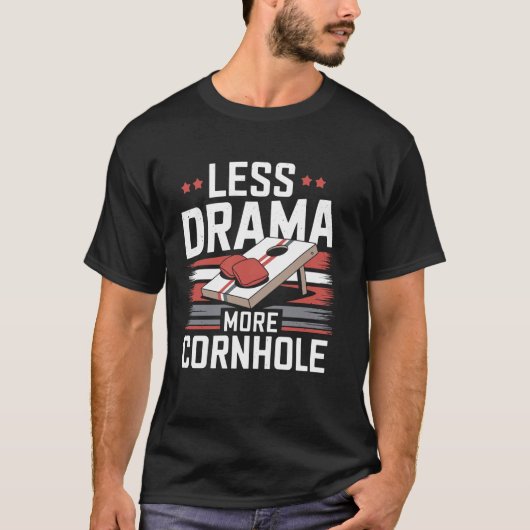 Minder Drama Meer Cornhole T-shirt (Voorkant)