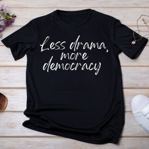 minder drama meer democratie t-shirt