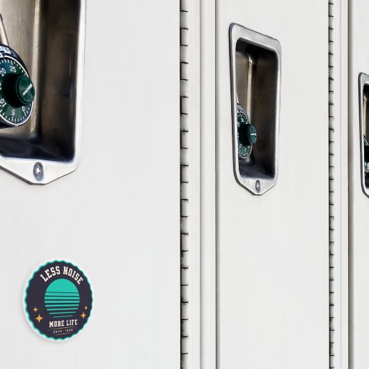 Minder geluid, meer leven – Retro Pet Design Magneet (Insitu (Kluis))