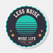 Minder geluid, meer leven – Retro Pet Design Magneet (Voorkant)