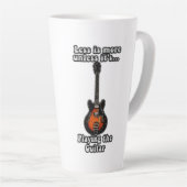 Minder is meer tenzij het gitaren speelt latte mok (Rechterhoek)