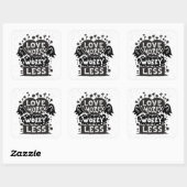 Minder liefde voor meer zorgen vierkante sticker (Vel)