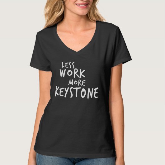 Minder Werk Meer Sleutelsteen T-shirt (Voorkant)