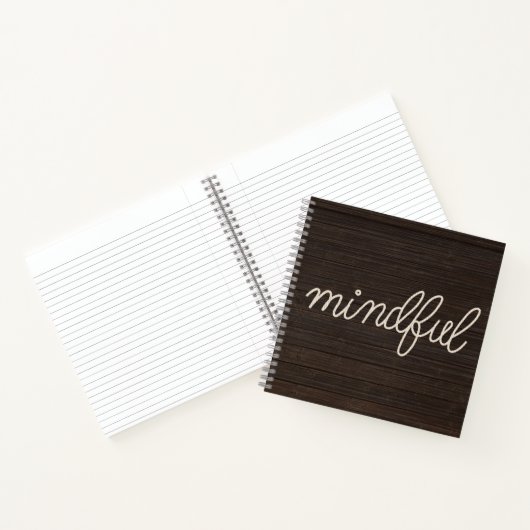 MINDFUL Touwtekst op donker hout Notitieboek (Binnen)