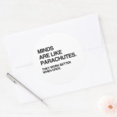 MINDS ZIJN ALS PARACHUTES.png Ronde Sticker (Envelop)
