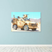 MINE-RESISTENT AMBUSH BESCHERMD VOERTUIG 24x36 Canvas Afdruk (Insitu (Houten vloer))