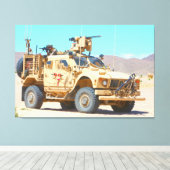 MINE-RESISTENT AMBUSH BESCHERMD VOERTUIG 32x48 Canvas Afdruk (Insitu (Houten vloer))