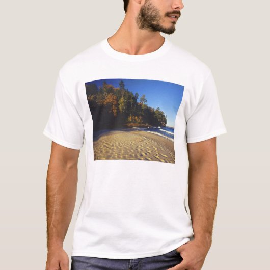 Miners Beach bij Pictured Rocks National T-shirt (Voorkant)