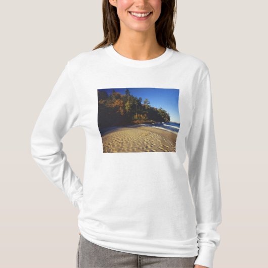 Miners Beach in Pictured Rocks National T-shirt (Voorkant)