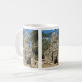 Mini Bayon ... Ta Prohm, Siem Reap, Cambodja Koffiemok (Voorkant links)