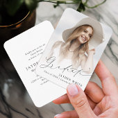 Mini Modern Chic Script Foto Afstuderen Uitnodigen Informatiekaartje