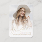 Mini Modern Chic Script Foto Afstuderen Uitnodigen Informatiekaartje (Voorkant)