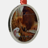 Miniature Brown horse & Easter Bunny Metalen Ornament (Rechts)