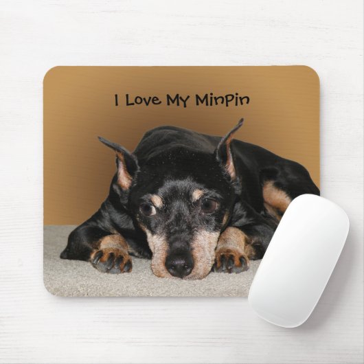 Miniature Pinscher ook bekend als Min Pin Love Pet Muismat (Met muis)