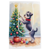 Miniature Schnauzer Decorating Christmas Tree Dog Medium Cadeauzakje (Achterkant)