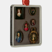 Miniaturen van LtoR, TtoB: Frances Teresa Stuart, Metalen Ornament (Rechts)