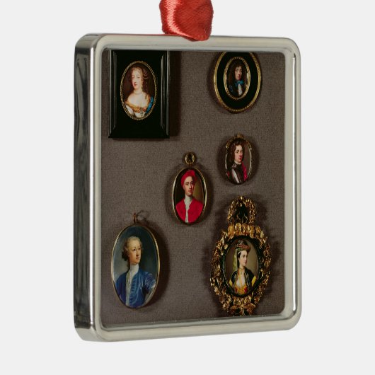 Miniaturen van LtoR, TtoB: Frances Teresa Stuart, Metalen Ornament (Rechts)