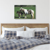 Miniatuur Mare & Foal Standing Canvas Afdruk (Insitu (Slaapkamer))