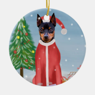 Miniatuur Pinsch Dog in sneeuw met kerstcadeaus Keramisch Ornament