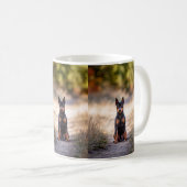 Miniatuur Pinscher Zittend Koffiemok (Voorkant rechts)