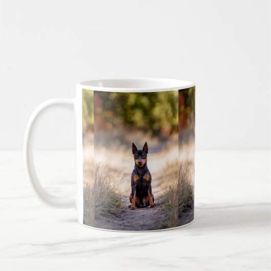 Miniatuur Pinscher Zittend Koffiemok (Links)