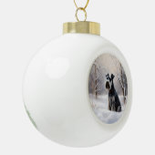Miniatuur Schnauzer Laat Het Sneeuw Kerstmis Keramische Bal Ornament (Links)