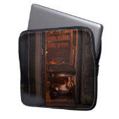Miniatuurboek nook diorama - lezen in bed laptop sleeve (Voorkant Links)