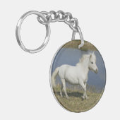 Miniatuurpaarden die in de buurt van water lopen sleutelhanger (Voorkant Links)