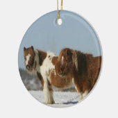 Miniatuurpaarden in de sneeuw keramisch ornament (Links)