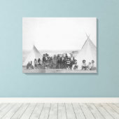 Miniconjou Indians buiten Tipis Foto Canvas Afdruk (Insitu (Houten vloer))