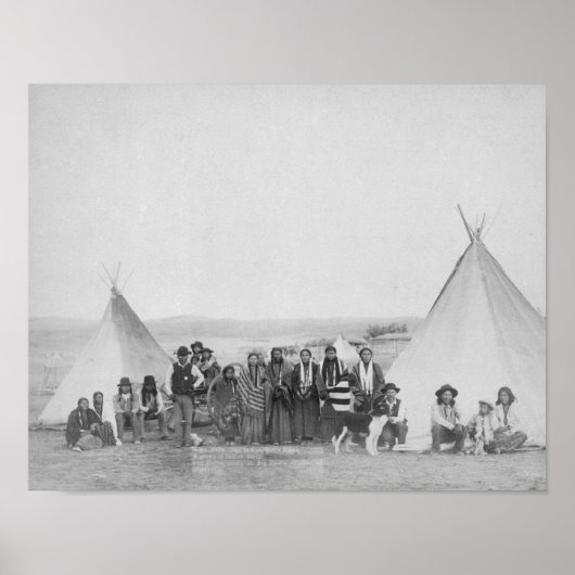 Miniconjou Indians buiten Tipis Foto Poster (Voorkant)