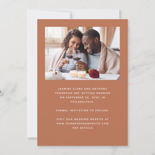 Minimaal 2-foto Boho Arch Terracotta Save The Date (Achterkant)