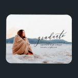 MINIMAAL AFSTUDEREN MAGNEET<br><div class="desc">EEN MINIMAAL MOOIE FOTO AFSTUDEREN AANKONDIGING. HANDGESCHREVEN KALLIGRAFIE. ONDERDEEL VAN EEN COLLECTIE.</div>