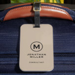 Minimaal Beige Black Classic Typographic Monogram Bagagelabel<br><div class="desc">Een professioneel verticaal ontwerp in moderne stijl met een beige en zwarte monogram met een groot klassiek bloktypografisch initiaal monogram met naam en titel hieronder. De tekst kan gemakkelijk worden aangepast gebruikend de verstrekte gebieden.</div>