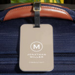 Minimaal Beige Classic Typographic Monogram Bagagelabel<br><div class="desc">Een professioneel verticaal ontwerp in moderne stijl met een beige en witte monogram met een groot klassiek bloktypografisch initiaal monogram met naam en titel hieronder. De tekst kan gemakkelijk worden aangepast gebruikend de verstrekte gebieden.</div>