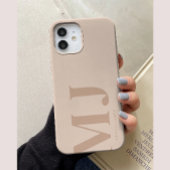Minimaal Beige Gepersonaliseerde Grote Initialen iPhone 15 Case